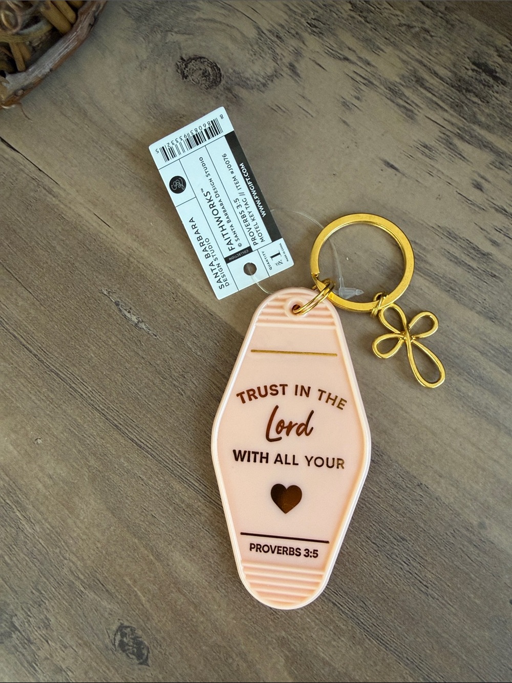 Peach Motel-Style Keychain - "Trust in the Lord"